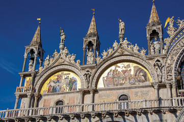 Naklejka premium Close-up of sculptures and frontispiece made in marble and gold on the San Marco Basilica. At the city of Venice, the historic and amazing marine city. Located in Veneto region, northern Italy