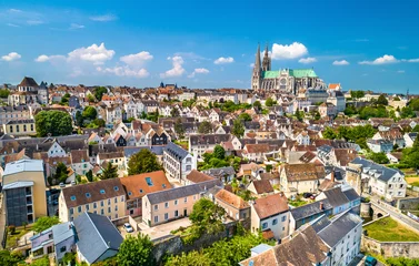 Poster Im Rahmen Luftaufnahme der Stadt Chartres mit der Kathedrale. Ein UNESCO-Weltkulturerbe in Eure-et-Loir, Frankreich © Leonid Andronov