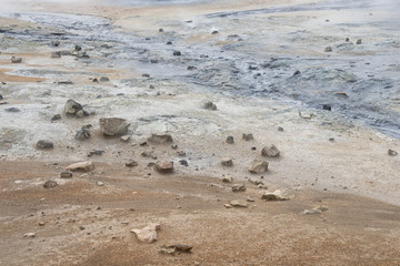 Fototapeta na wymiar Landschaft mit Fumarolen im Geothermalgebiet Námaskarð – Hverir / Nord-Island