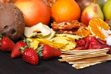 Obraz na płótnie Canvas Fruit chips. Dried slices of orange, kiwi, strawbery and banana