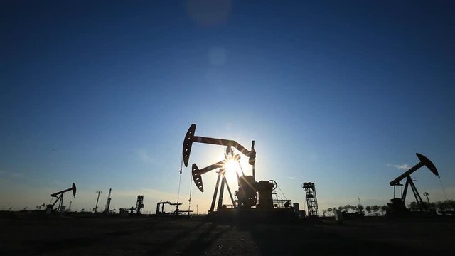 In the evening, the oil pump is running