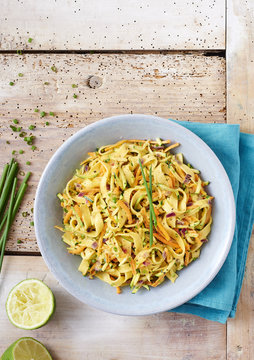 Tagliatelles de l&eacute;gumes au curry