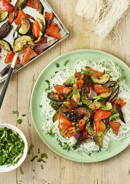 Nouilles de l&eacute;gumes saut&eacute;