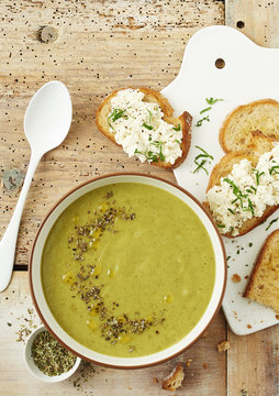 Velout&eacute; de courgettes basilic