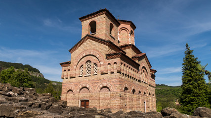 Fototapeta na wymiar Church of Dmitry Solunsky - famous landmark of Veliko Tarnovo, old capital of Bulgaria. Photo was taken at sunny spring day.