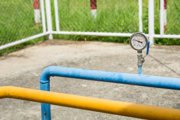 Gauge pressure flanges from LPG cylinder tank for industrial use, In safety zone