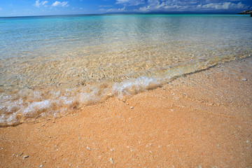 【沖縄県】 日本最南端の有人島「波照間島」 日本ベストビーチ2017「ニシ浜」の波打ち際