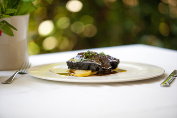 Carrillera de ternera en salsa con patatas