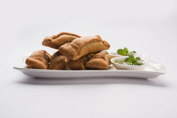 Fototapeta premium Sambar Vadi or Coriander pakora with ketchup and mint chutney