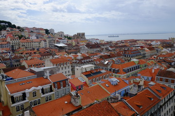 Fototapeta na wymiar Toits de Lisboa