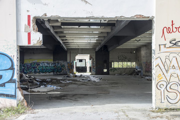 hangar abandonné