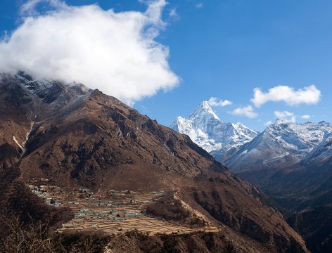 Phortse village on the way to Everest base camp, Khumbu, Sagarmatha, Nepal Himalayas