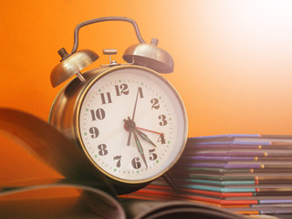 Naklejka premium Retro alarm clock and books
