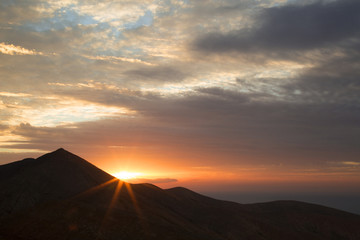 Sonnenuntergang in den Bergen von Fuerteventura