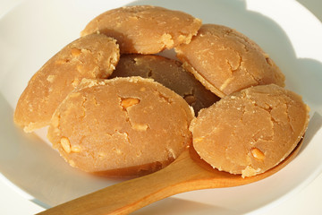 Traditional Turkish dessert flour halva . Un helvasi.