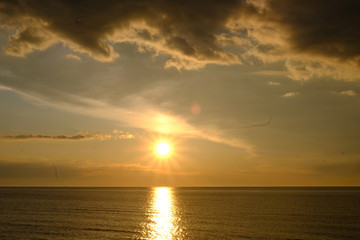 Zachód słońca nad morzem