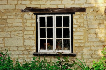 Fototapeta na wymiar Cottage Window