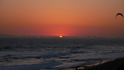 Fototapeta na wymiar Sunset in Huntington Beach