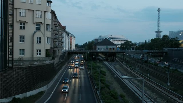 Strassenverkehr auf der A100 zu Berlin