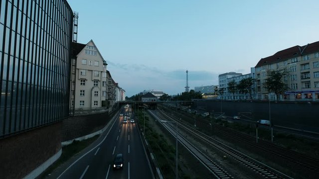 Strassenverkehr auf der A100 zu Berlin