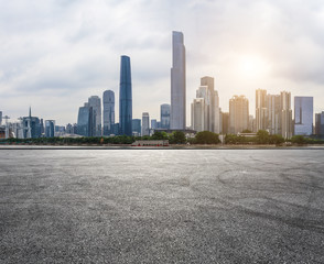 Obraz premium asphalt square road and modern city skyline in Guangzhou at sunset,China