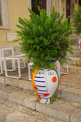 One-eyed face urns decorate the street