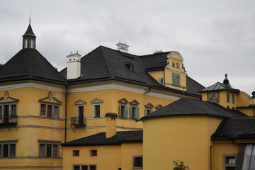 Obraz premium Yellow palace architecture in salzburg