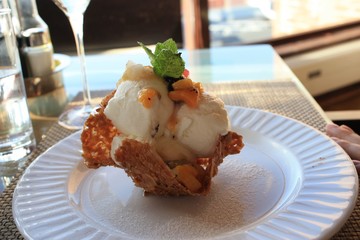 Peach ice cream caramelized dessert