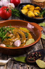 Fried round sausages