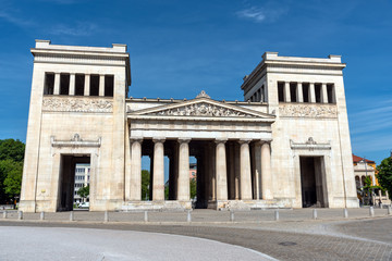Fototapeta premium The Propylaea at the Koenigsplatz in Munich on a sunny day