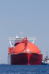 LNG TANKER - A big red ship with tugs   © Wojciech Wrzesień