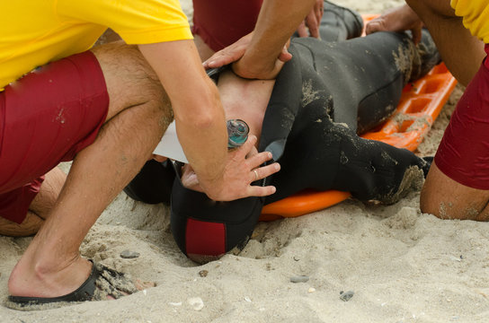 Man Hold Mask Foe Help Breathing In Cpr Training Course.