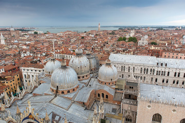 Fototapeta na wymiar Venice rooftops and st marks basilica from St marks campanile 