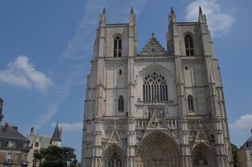 Fototapeta na wymiar Nantes, cathédrale avec à gauche, l'ancien évêché 