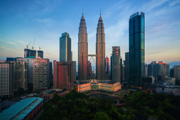City scape of morning sunrise in Kuala lumpur city, twin tower, Kualalumpur, Malaysia - obrazy, fototapety, plakaty
