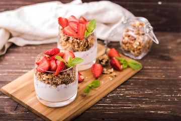 Yogurt parfait with strawberries