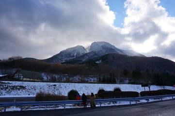雪をかぶった由布岳