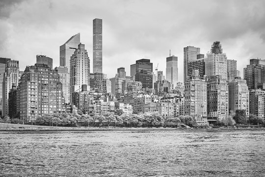Black and white picture of the New York City skyline, view from the Roosevelt Island, USA.