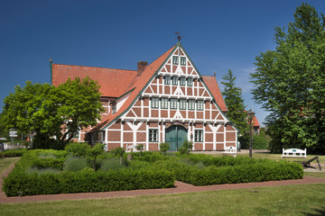 Rathaus Jork im Alten Land wolkenlos