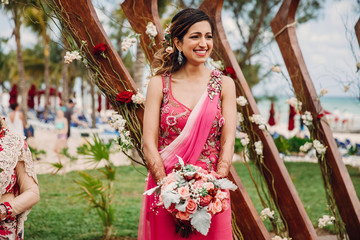 Obraz premium Indian bride looks adorable standing before a groom during the ceremony