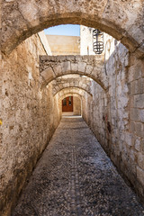 Obraz na płótnie Canvas Narrow medieval street of old town in City of Rhodes (Rhodes, Greece)