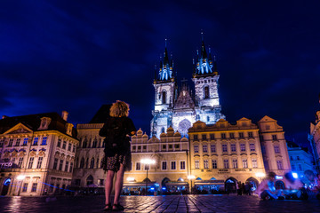 Fototapeta na wymiar Girl watching on the main square in Prague city