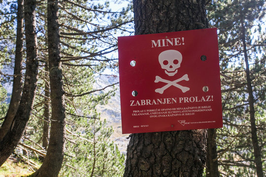Mina alert sign