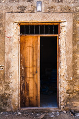 PUerta swajili de madera labrada omaní, árabe e hindú en lamu, kenia