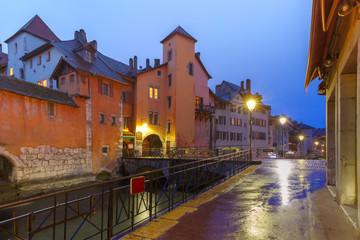 Fototapeta na wymiar Famous colorful houses and Thiou river during morning blue hour in old city of Annecy, Venice of the Alps, France
