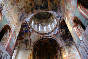 Gruzja, Kutaisi - Monastyr Gelati, wnętrze kościoła © Iwona