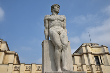 Statue au palais de Chaillot à Paris, France