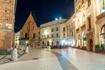 Fototapeta na wymiar street of the city of Kraakov, view of the Catholic church in the evening