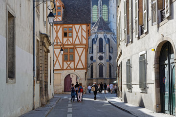 Une rue du vieux quartier préservé de Dijon