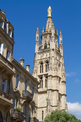 Fototapeta na wymiar Glockenturm der Kathedrale von Bordeaux